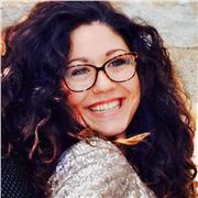 Vuoi allenare le tue capacità vocali e ti piacerebbe imparare e conoscere la tecnica vocale? Sono Gloria, istruttrice e vocal coach. Per chi vorrà, posso offrire delle lezioni di recitazione e comunicazione!